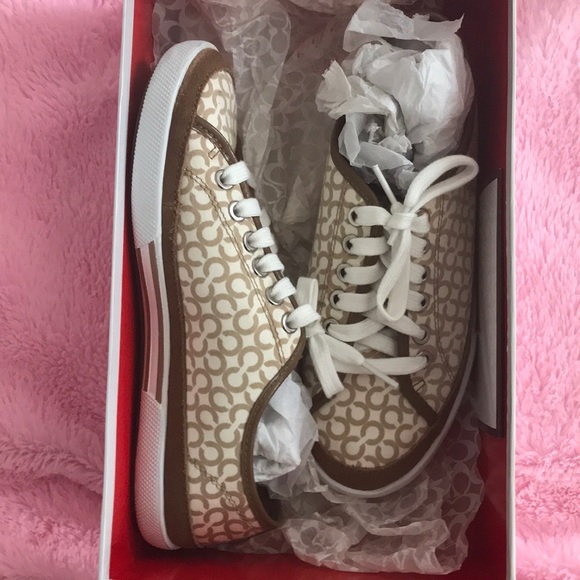 Coach - Picture 1 of 2